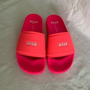 MSGM Logo Stamp Slides in Fuchsia Pink.